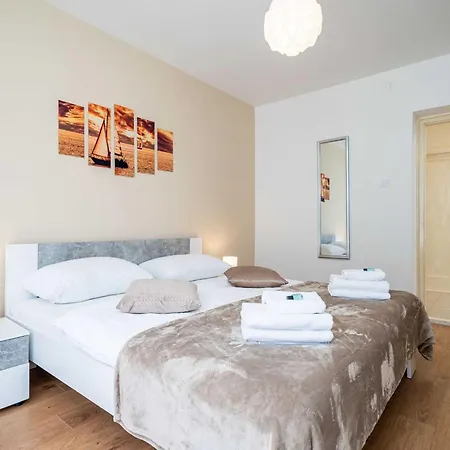 Apartment Ding Dong - Two Bedroom With Balcony *