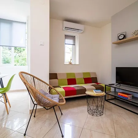 Ding Dong - Two Bedroom With Balcony
