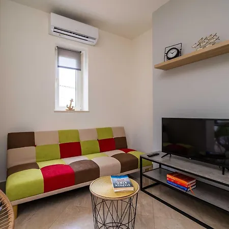 Ding Dong - Two Bedroom With Balcony *